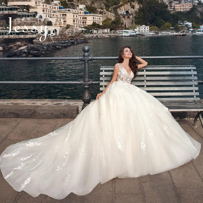 Luxury Vintage Wedding Dress Embroidered Lace On Net Ball Gown Train Corset O-neck Full Sleeve bridal Lace Up Robes De Mariée
Luxury Vintage Wedding Dress Embroidered Lace On Net Ball Gown Train Corset O-neck Full Sleeve bridal Lace Up Robes De Mariée