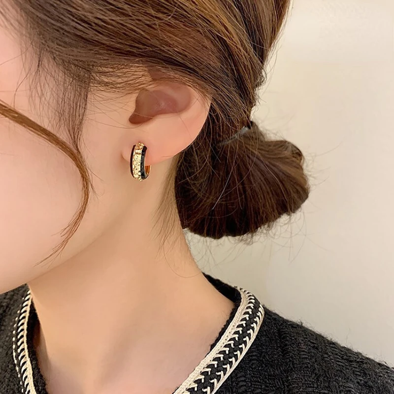New Fashion Luxury Gold Plated C-shaped Earrings for Women Temperament Vintage Metal Earnail Jewelry Accessories Birthday Gift
New Fashion Luxury Gold Plated C-shaped Earrings for Women Temperament Vintage Metal Earnail Jewelry Accessories Birthday Gift