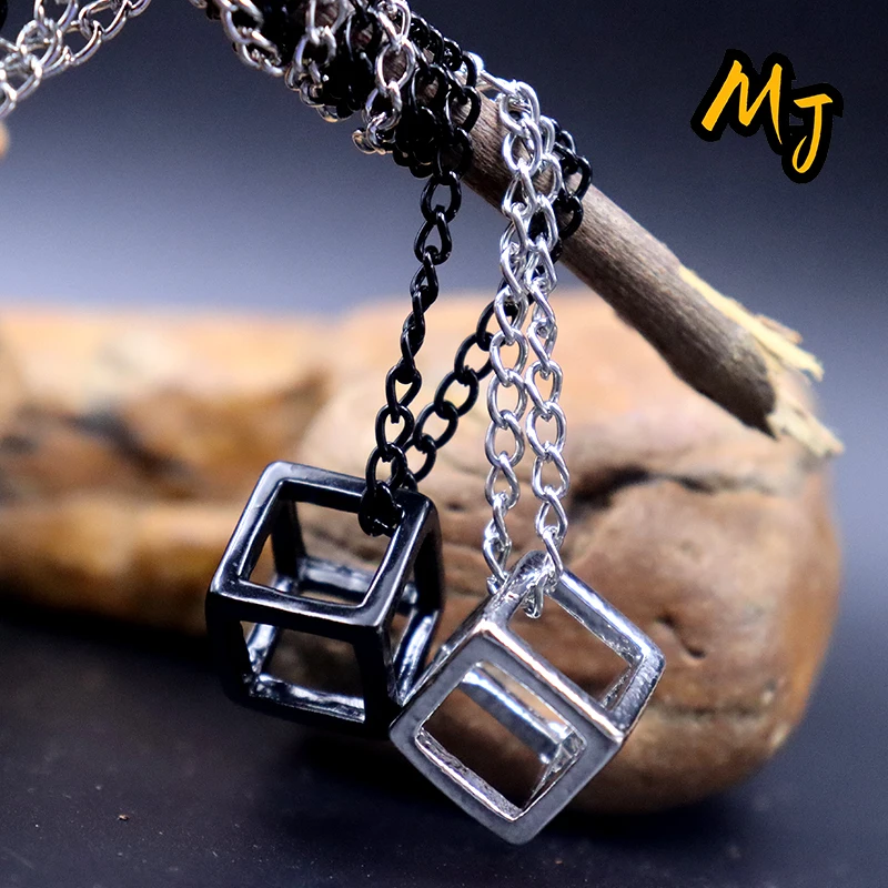 New Fashion Geometry Rubik's Cube Necklace Pendant for Men's and Women's Vintage Punk Hip Hop Party Unique Luxury Jewelry Gift
New Fashion Geometry Rubik's Cube Necklace Pendant for Men's and Women's Vintage Punk Hip Hop Party Unique Luxury Jewelry Gift