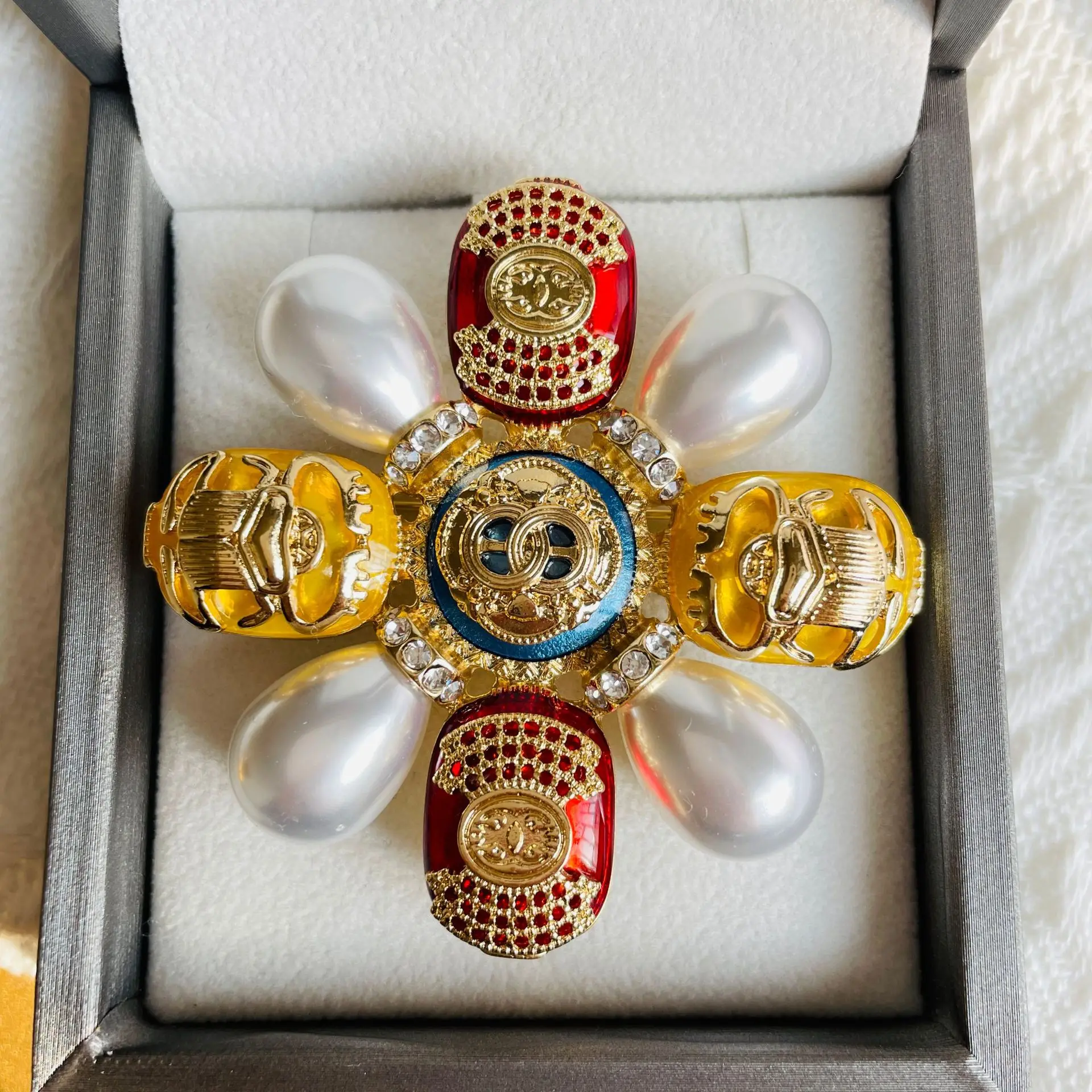 Scarab Brooch, Medieval, Retro, Enamel, Alloy, Pearl, Gem, High Sense, Women's Badge, Corsage, Fashion, Holiday Gift
Scarab Brooch, Medieval, Retro, Enamel, Alloy, Pearl, Gem, High Sense, Women's Badge, Corsage, Fashion, Holiday Gift