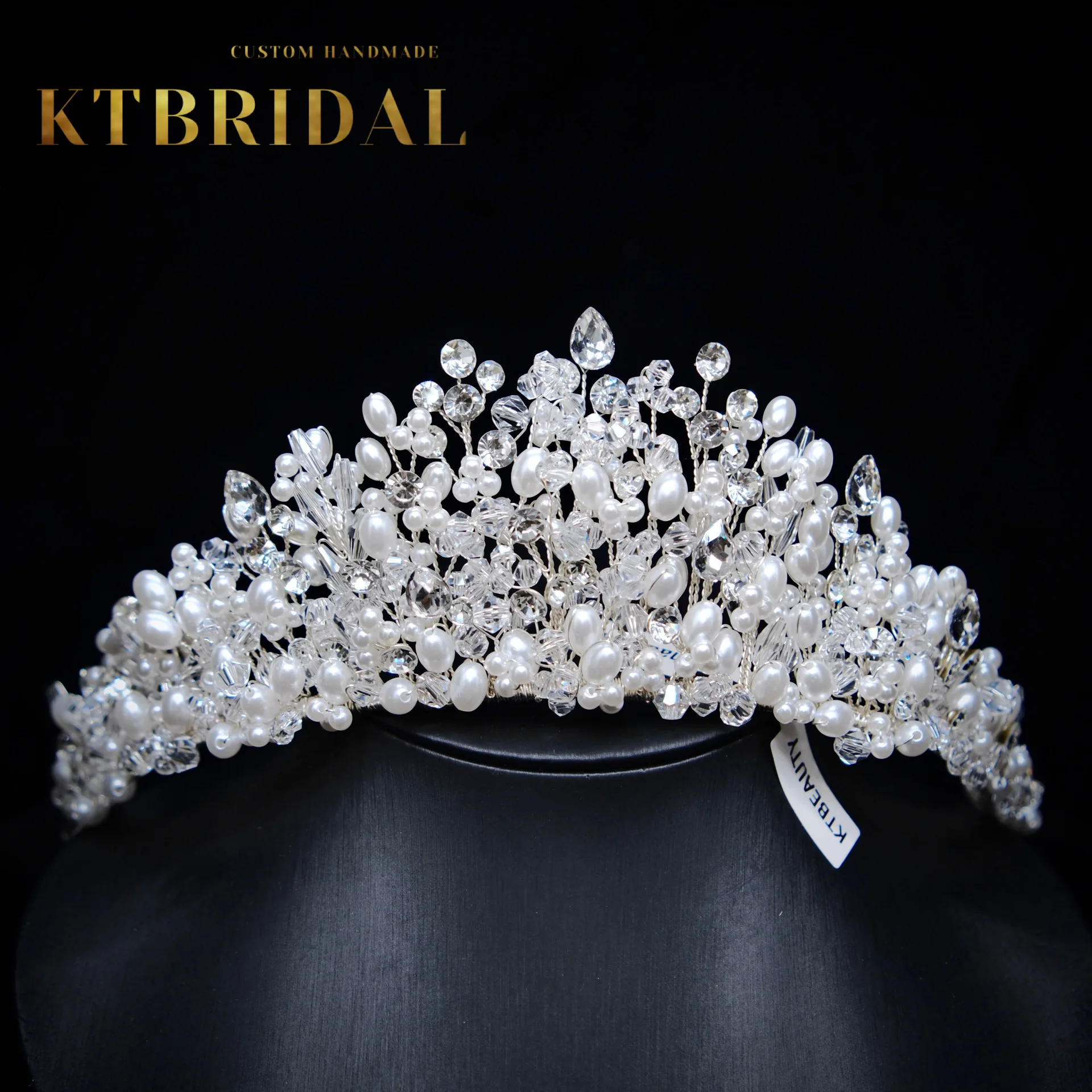 Новинка KTBRIDAL тиара ручной работы свадебные головные уборы Хрустальный жемчуг Модная бижутерия женский подарок свадебные аксессуары
Новинка KTBRIDAL тиара ручной работы свадебные головные уборы Хрустальный жемчуг Модная бижутерия женский подарок свадебные аксессуары