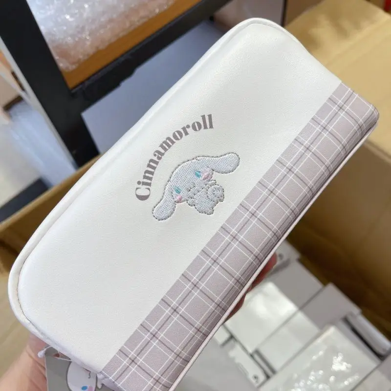 Sanrioed Kawaii Anime Cartoon series Cinnamoroll New fashion creative exquisite pencil case cute student perfect pencil bag
Sanrioed Kawaii Anime Cartoon series Cinnamoroll New fashion creative exquisite pencil case cute student perfect pencil bag