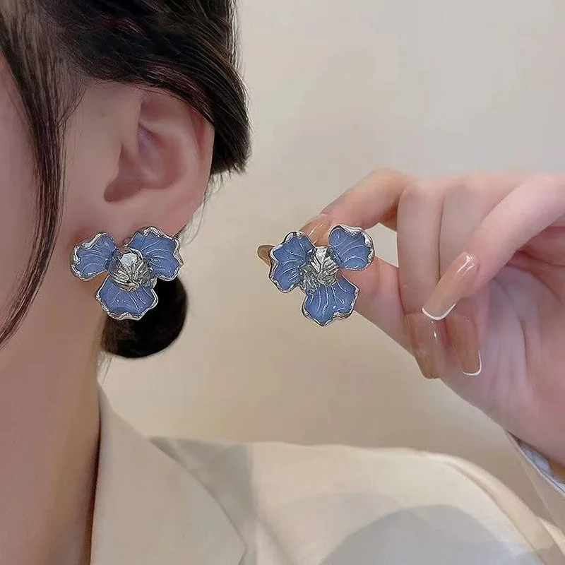 New Arrival Flower Piercing Stud Earrings for Women's Jewelry Dainty Crystal Zircon Wedding Party Statement Sister Lover Gift
New Arrival Flower Piercing Stud Earrings for Women's Jewelry Dainty Crystal Zircon Wedding Party Statement Sister Lover Gift