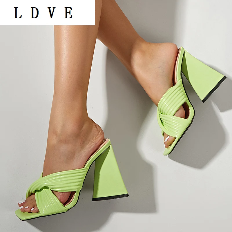 Sexy Spike Heels Sandy Beach Femmes Sandales Slippers PU Shallow Pleated High Shoes Summer 2022 Peep Toe Slip-On Mules
Sexy Spike Heels Sandy Beach Femmes Sandales Slippers PU Shallow Pleated High Shoes Summer 2022 Peep Toe Slip-On Mules