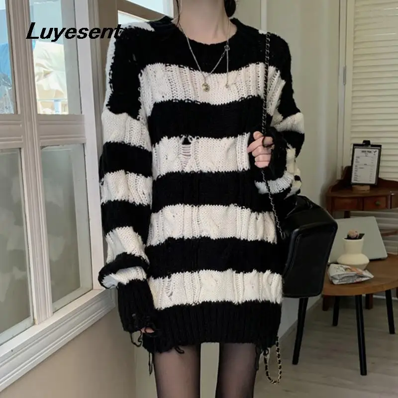 Female Criss-cross Hollow Out Striped Sweater 2023 Autumn Lady O Neck Long Sleeve Gothic Pullover Sweaters Dark Goth Jumpers
Female Criss-cross Hollow Out Striped Sweater 2023 Autumn Lady O Neck Long Sleeve Gothic Pullover Sweaters Dark Goth Jumpers