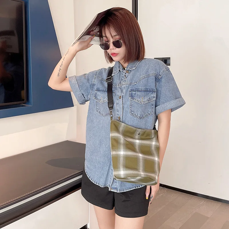 Women's Oxford Fabric Bucket tote bag 2023 new trendy underarm shoulder messenger bag commuting cross body bag with wallet lady
Women's Oxford Fabric Bucket tote bag 2023 new trendy underarm shoulder messenger bag commuting cross body bag with wallet lady