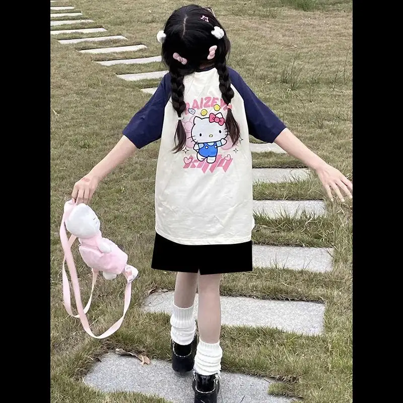 Милый мультяшный кавайный Sanrioed Hellokitty, новинка, Женский студенческий досуг, в студенческом стиле, свободные шорты реглан с коротким рукавом, комплект
Милый мультяшный кавайный Sanrioed Hellokitty, новинка, Женский студенческий досуг, в студенческом стиле, свободные шорты реглан с коротким рукавом, комплект