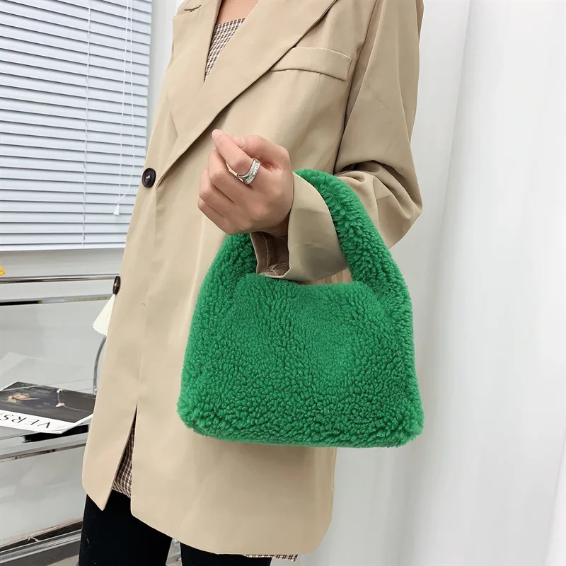 Winter Soft Plush Women's Handbags Designer Warm Lambswool Shoulder Bag Mini Chains Crossbody Bags for Women 2023 Clutch Tote
Winter Soft Plush Women's Handbags Designer Warm Lambswool Shoulder Bag Mini Chains Crossbody Bags for Women 2023 Clutch Tote