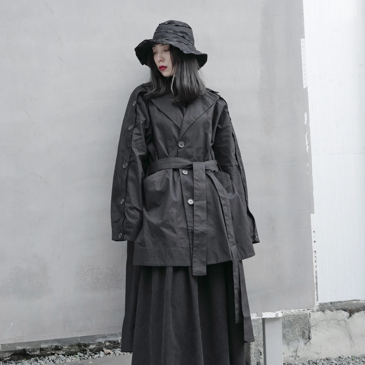 SuperAen Spring 2022 Black Minority Front Short and Back Long Windbreaker Jacket Loose Long Dark Woman Coats
SuperAen Spring 2022 Black Minority Front Short and Back Long Windbreaker Jacket Loose Long Dark Woman Coats