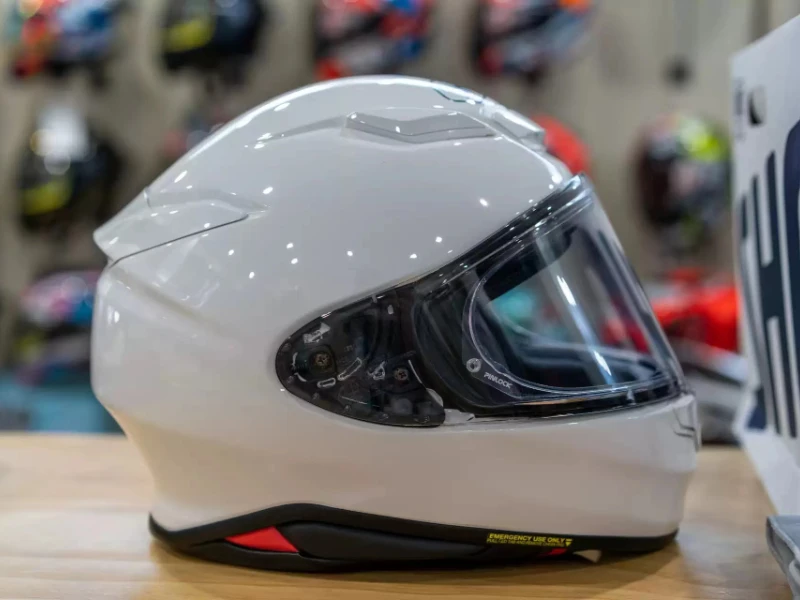 Мотоциклетный шлем на все лицо Z8 RF-1400, шлем для езды на мотоцикле, гоночный мотоциклетный шлем, Ярко-белый
Мотоциклетный шлем на все лицо Z8 RF-1400, шлем для езды на мотоцикле, гоночный мотоциклетный шлем, Ярко-белый