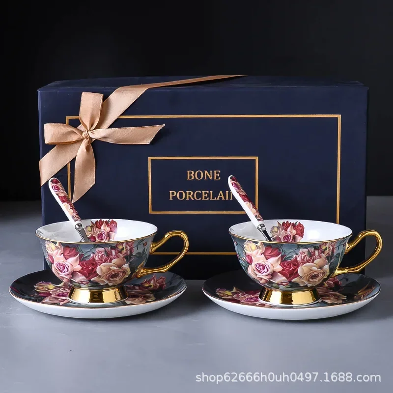 Европейский стиль костяного фарфора набор кофейных чашек с подарочной коробкой британская стандартная чашка блюдце ложка Ceative Свадебная чашка
Европейский стиль костяного фарфора набор кофейных чашек с подарочной коробкой британская стандартная чашка блюдце ложка Ceative Свадебная чашка