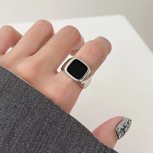 Hip-hop Punk Gothic Black Resin Geometric Square Silver Color Ring Women New Fashion Jewelry 2022
Hip-hop Punk Gothic Black Resin Geometric Square Silver Color Ring Women New Fashion Jewelry 2022