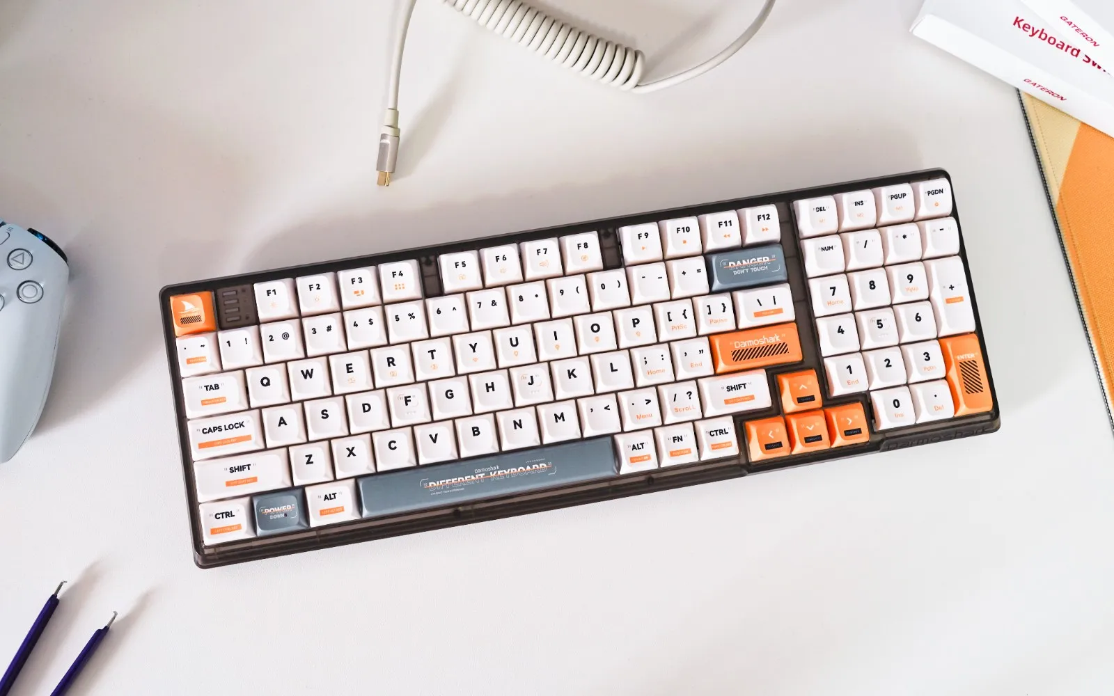 Darmoshark K7 Pro Bluetooth Keyboard Gray White 2.4G Wireless Wired Yellow Switches RGB Backlight Hot Swap Mechanical Keyboard
Darmoshark K7 Pro Bluetooth Keyboard Gray White 2.4G Wireless Wired Yellow Switches RGB Backlight Hot Swap Mechanical Keyboard