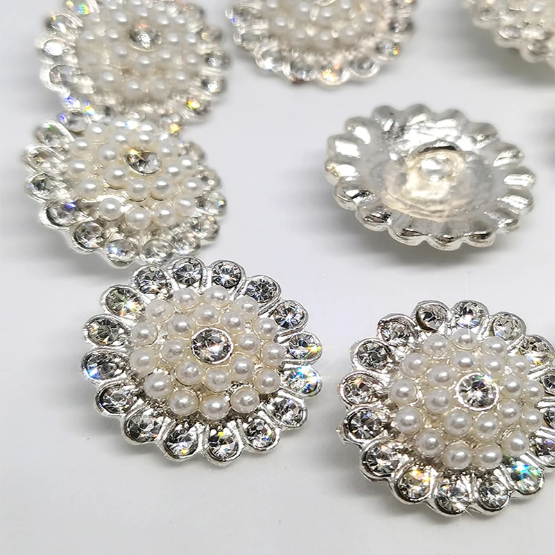 18MM Luxury Silver Pearl Decor Metal Buttons Of Clothing High Quality Bridal Dress Fashion Button Apparel Embellishments Sewing
18MM Luxury Silver Pearl Decor Metal Buttons Of Clothing High Quality Bridal Dress Fashion Button Apparel Embellishments Sewing