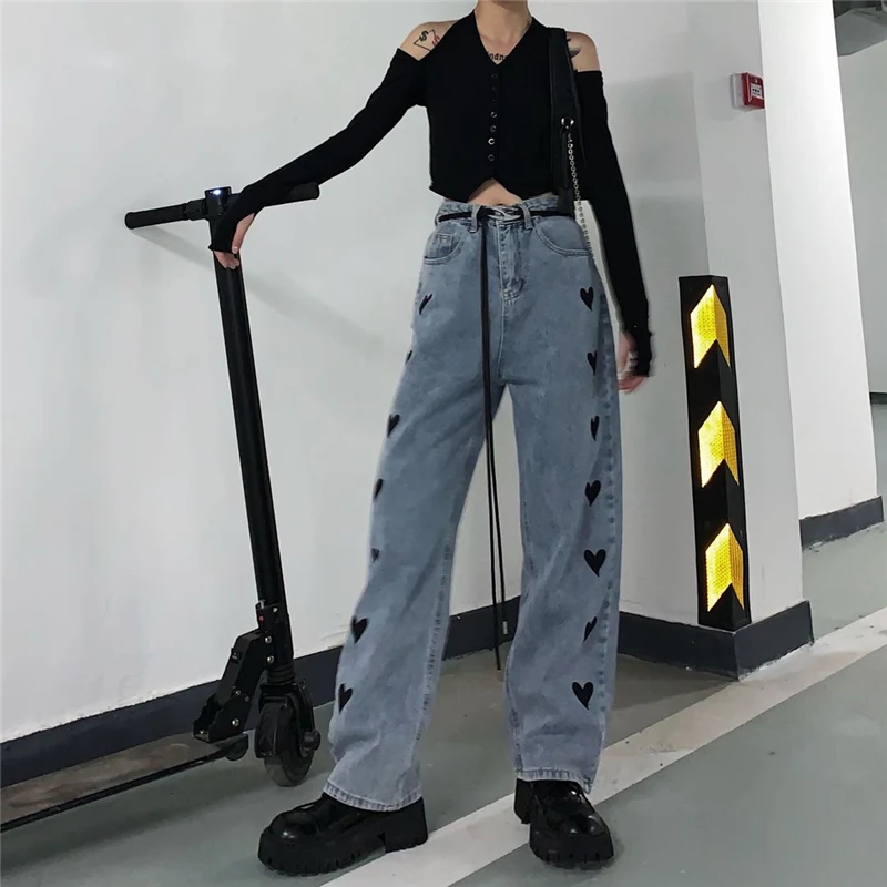 Vintage Heart Shape Printing Jeans Wide Leg Pants Women Korean Loose Straight Denim Pants 2021 Autumn Winter Fashion Trousers
Vintage Heart Shape Printing Jeans Wide Leg Pants Women Korean Loose Straight Denim Pants 2021 Autumn Winter Fashion Trousers