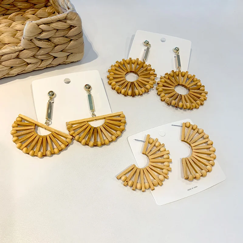 Minar Exaggerated Boho Fan Shape Wood Beads Weave Drop Earrings for Women Round Geometric Dangle Earring Holiday Beach Jewelry
Minar Exaggerated Boho Fan Shape Wood Beads Weave Drop Earrings for Women Round Geometric Dangle Earring Holiday Beach Jewelry