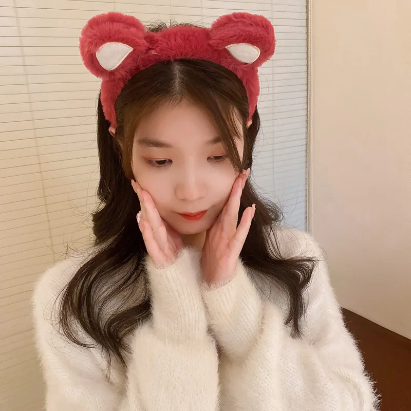 Autumn/Winter Maiden Heart Pink Strawberry Bear Plush Headband Sweet and cute Face Pressure Headband Clip Hair Accessories Women
Autumn/Winter Maiden Heart Pink Strawberry Bear Plush Headband Sweet and cute Face Pressure Headband Clip Hair Accessories Women