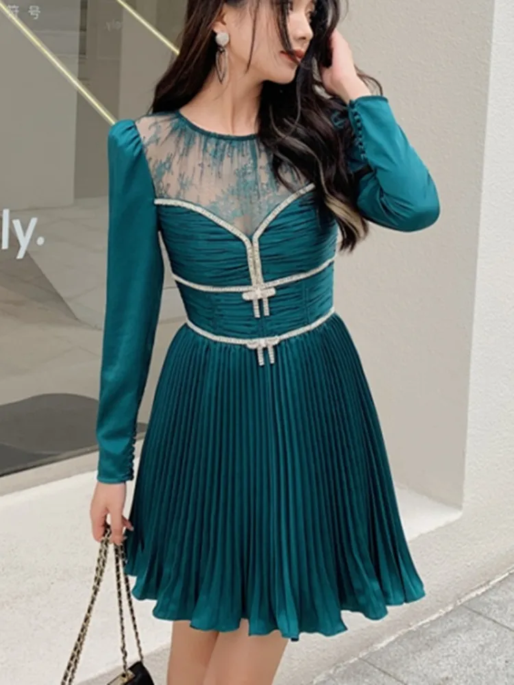 Pleated Mini Robes Women Lace Stitching Long Sleeve Sexy Fall 2023 O-neck Female A-line Dress with Rhinestone Decoration
Pleated Mini Robes Women Lace Stitching Long Sleeve Sexy Fall 2023 O-neck Female A-line Dress with Rhinestone Decoration