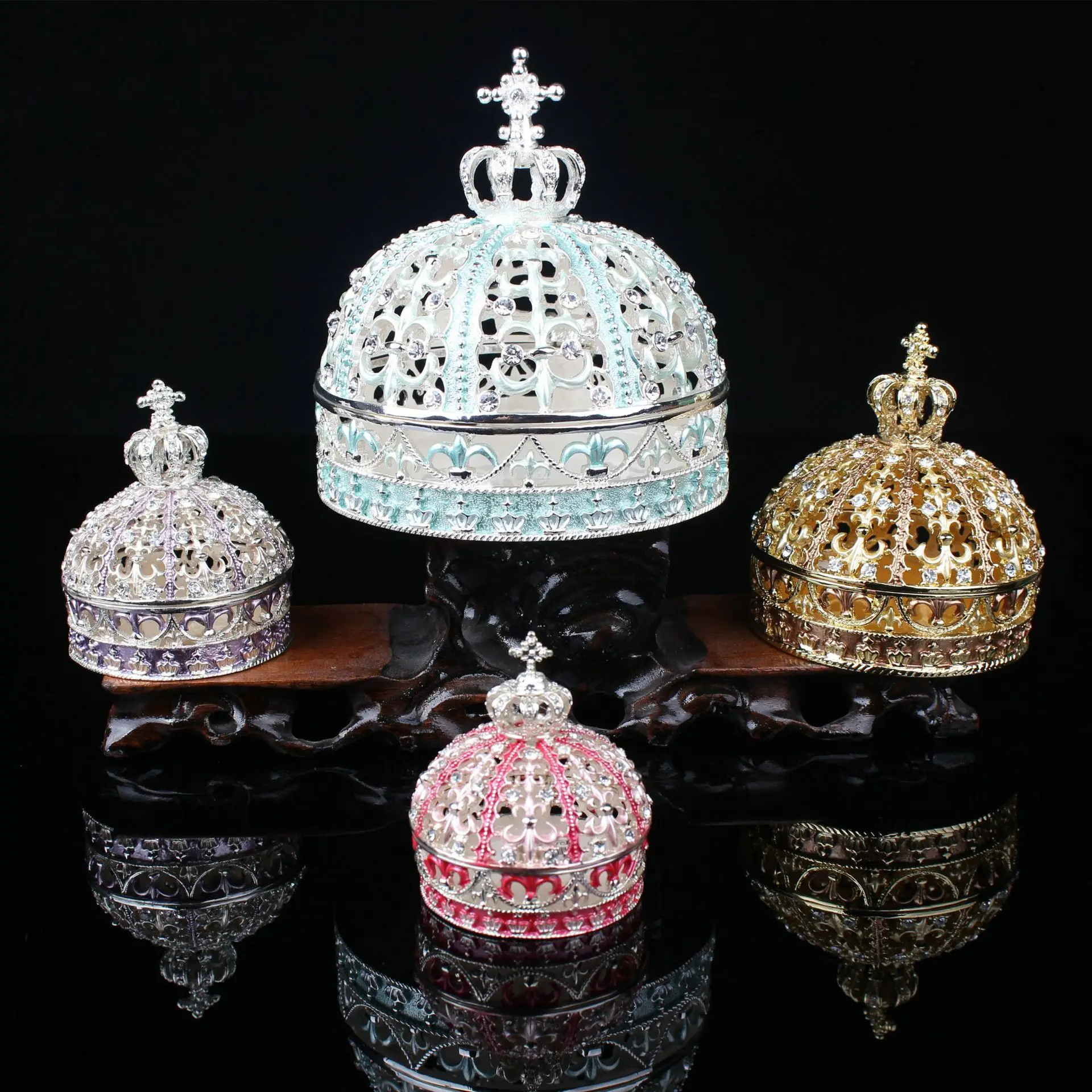 Home decorations European enamel color metal ornaments crown jewelry box home proposal ring box wedding decoration
Home decorations European enamel color metal ornaments crown jewelry box home proposal ring box wedding decoration