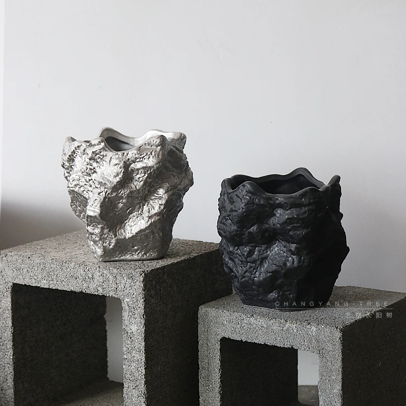 Changyangshu | Exclusive custom exported to Europe. Irregular design of tin foil. Hand-pinched Yamazaki flowerpot in gold and si
Changyangshu | Exclusive custom exported to Europe. Irregular design of tin foil. Hand-pinched Yamazaki flowerpot in gold and si