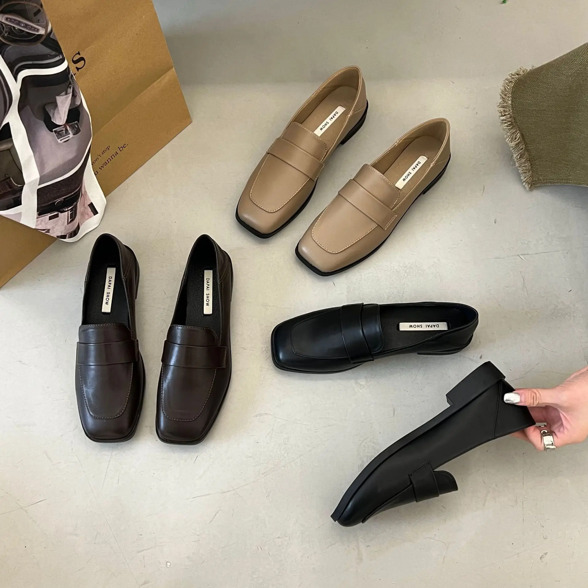 Повседневные женские туфли с закрытым носком, Осенние оксфорды без шнуровки с квадратным носком, женская обувь, лоферы с мехом, зимние слипоны, осенняя кожа D 
Повседневные женские туфли с закрытым носком, Осенние оксфорды без шнуровки с квадратным носком, женская обувь, лоферы с мехом, зимние слипоны, осенняя кожа D