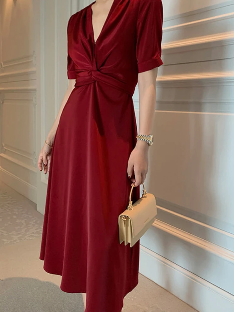 New Summer Women's Dress Solid Color Retro Noble Satin Elegant Drape Slim V-neck Short-sleeved Mid-length A-line Skirt Dress
New Summer Women's Dress Solid Color Retro Noble Satin Elegant Drape Slim V-neck Short-sleeved Mid-length A-line Skirt Dress