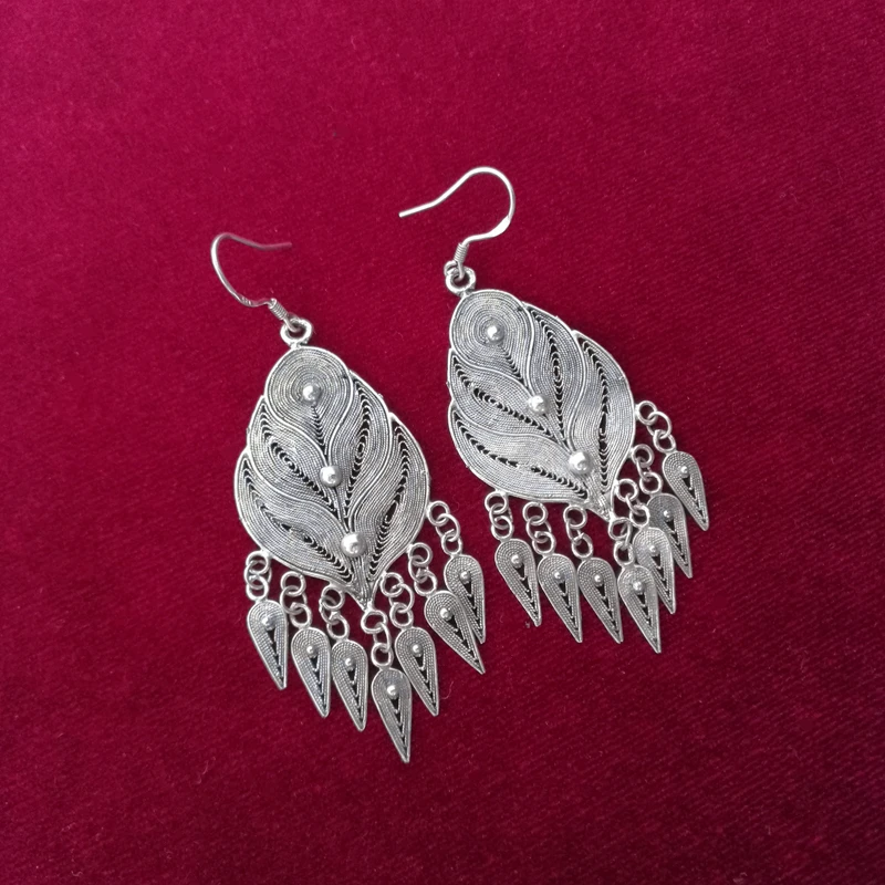 Guizhou Юньнань винтажные этнические стильные серьги ручной работы Miao серебряные филигранные серьги с бахромой темпераментные серьги Новинка
Guizhou Юньнань винтажные этнические стильные серьги ручной работы Miao серебряные филигранные серьги с бахромой темпераментные серьги Новинка