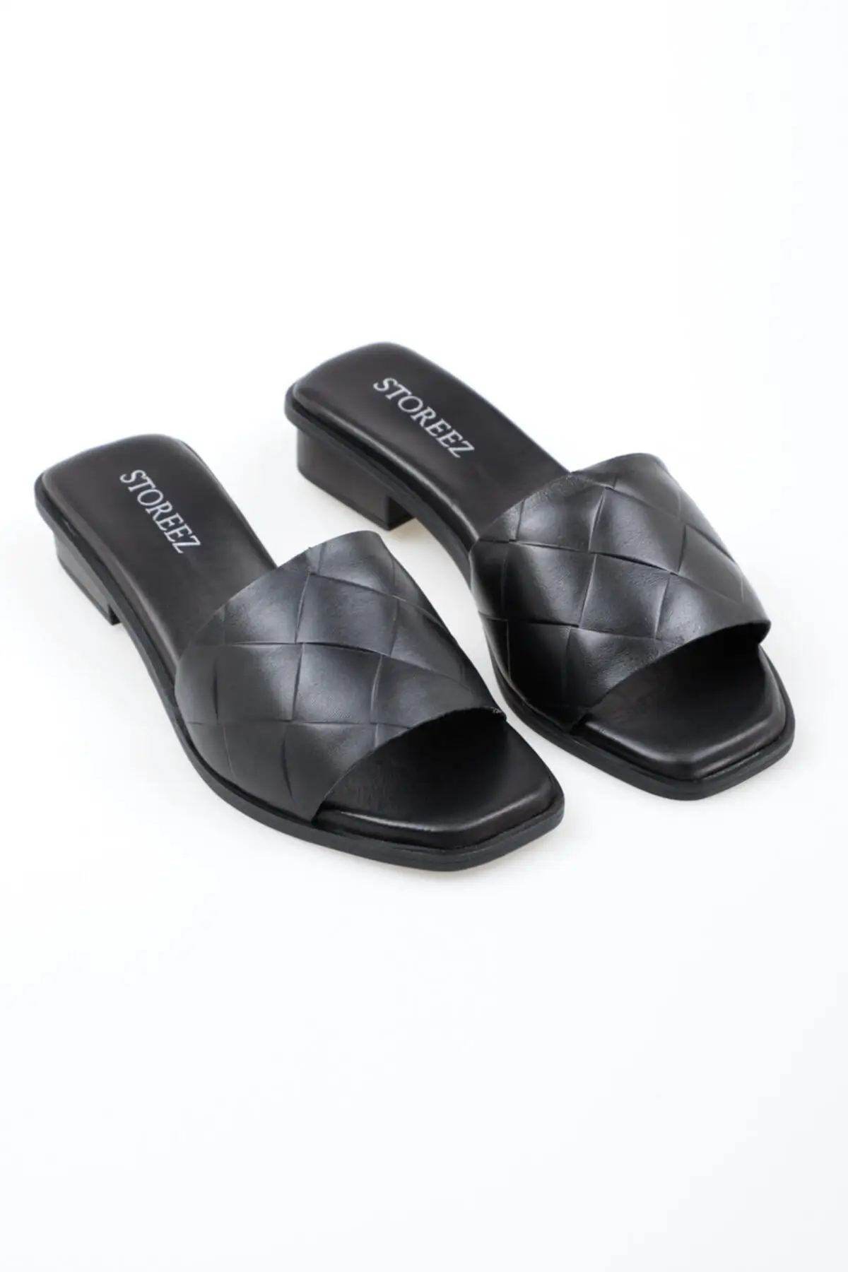 Black Leather Mesh Strappy Blunt Nose Ökçeli Slippers Excellent Quality Stylish Latest Fashion Amazing Wonderful Slippers
Black Leather Mesh Strappy Blunt Nose Ökçeli Slippers Excellent Quality Stylish Latest Fashion Amazing Wonderful Slippers