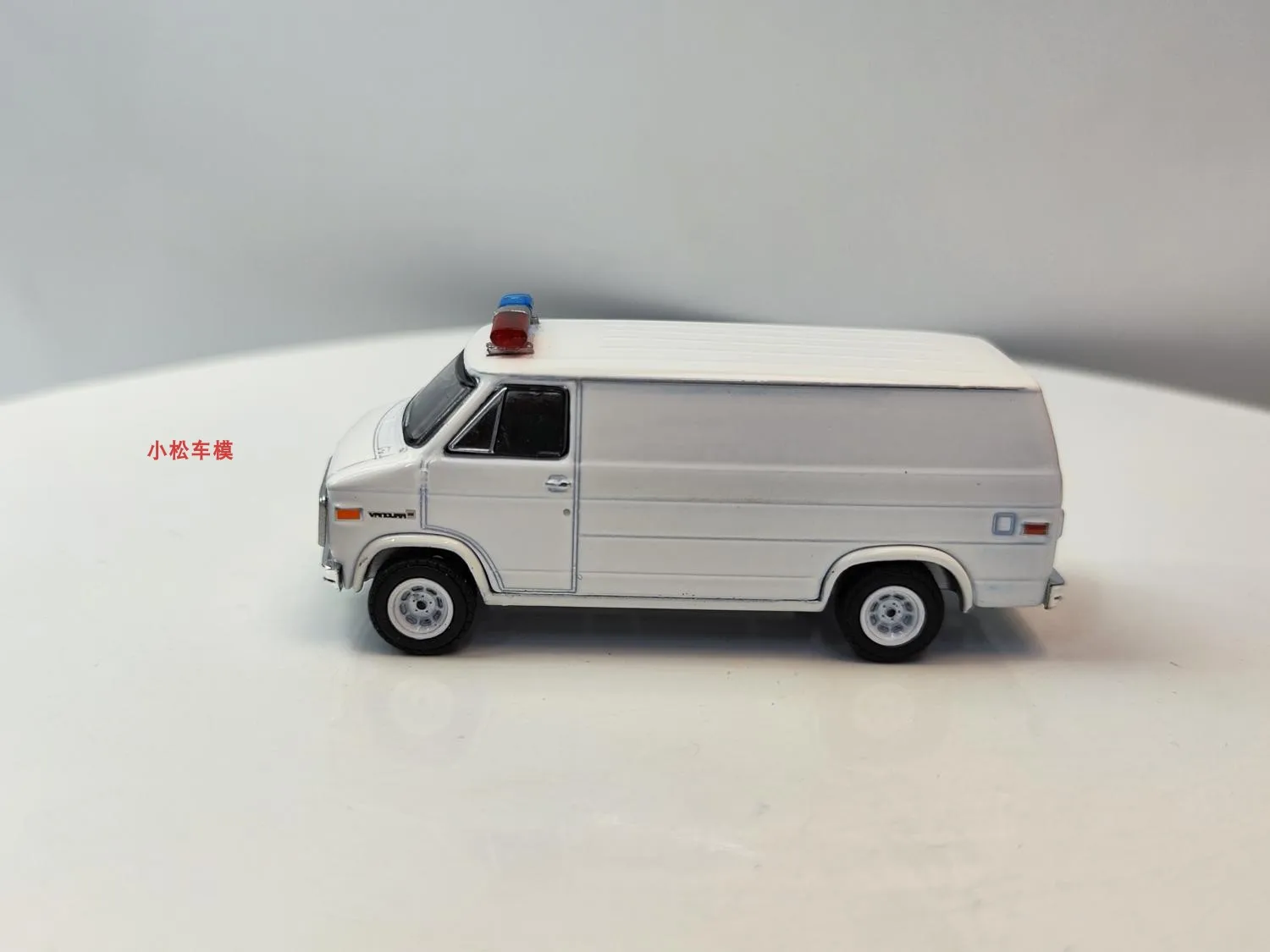 Модель GreenLight 1:64 1987 GMC VANDURA
Модель GreenLight 1:64 1987 GMC VANDURA