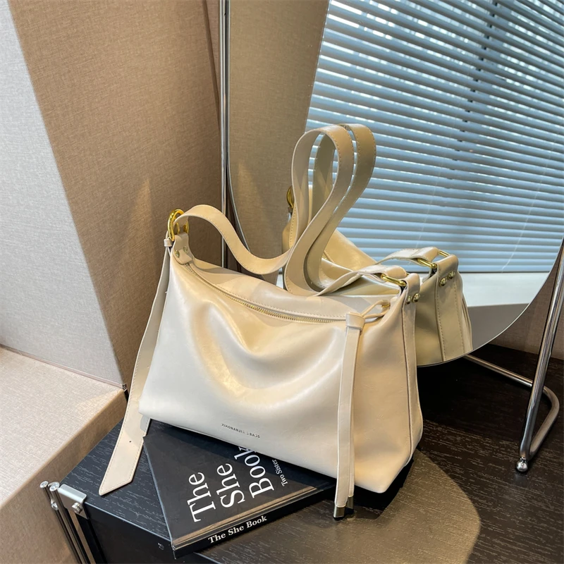 MOODS Fashion Shoulder Crossbody Bags For Women 2023 Luxury Designer Handbag Large Capacity Soft Casual Tote Wide Strap Hobo Bag
MOODS Fashion Shoulder Crossbody Bags For Women 2023 Luxury Designer Handbag Large Capacity Soft Casual Tote Wide Strap Hobo Bag