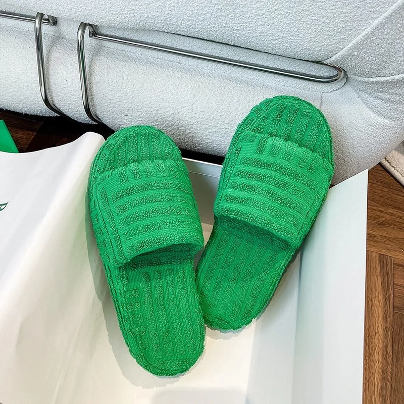 2022 Women New Luxury One-word Thick-soled Warm Furry Women's Shoes Embossed Cotton Drag Outdoor All-match Casual Slippers
2022 Women New Luxury One-word Thick-soled Warm Furry Women's Shoes Embossed Cotton Drag Outdoor All-match Casual Slippers