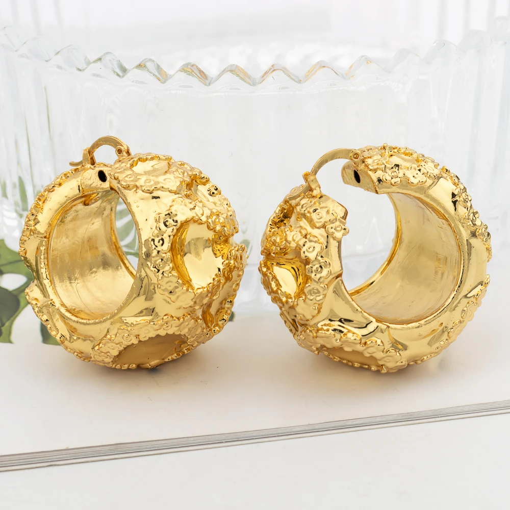 Women Big Round Earrings Copper Fashion Jewelry Stud Hollow Out Flower Clip For High Quality Accessories
Women Big Round Earrings Copper Fashion Jewelry Stud Hollow Out Flower Clip For High Quality Accessories