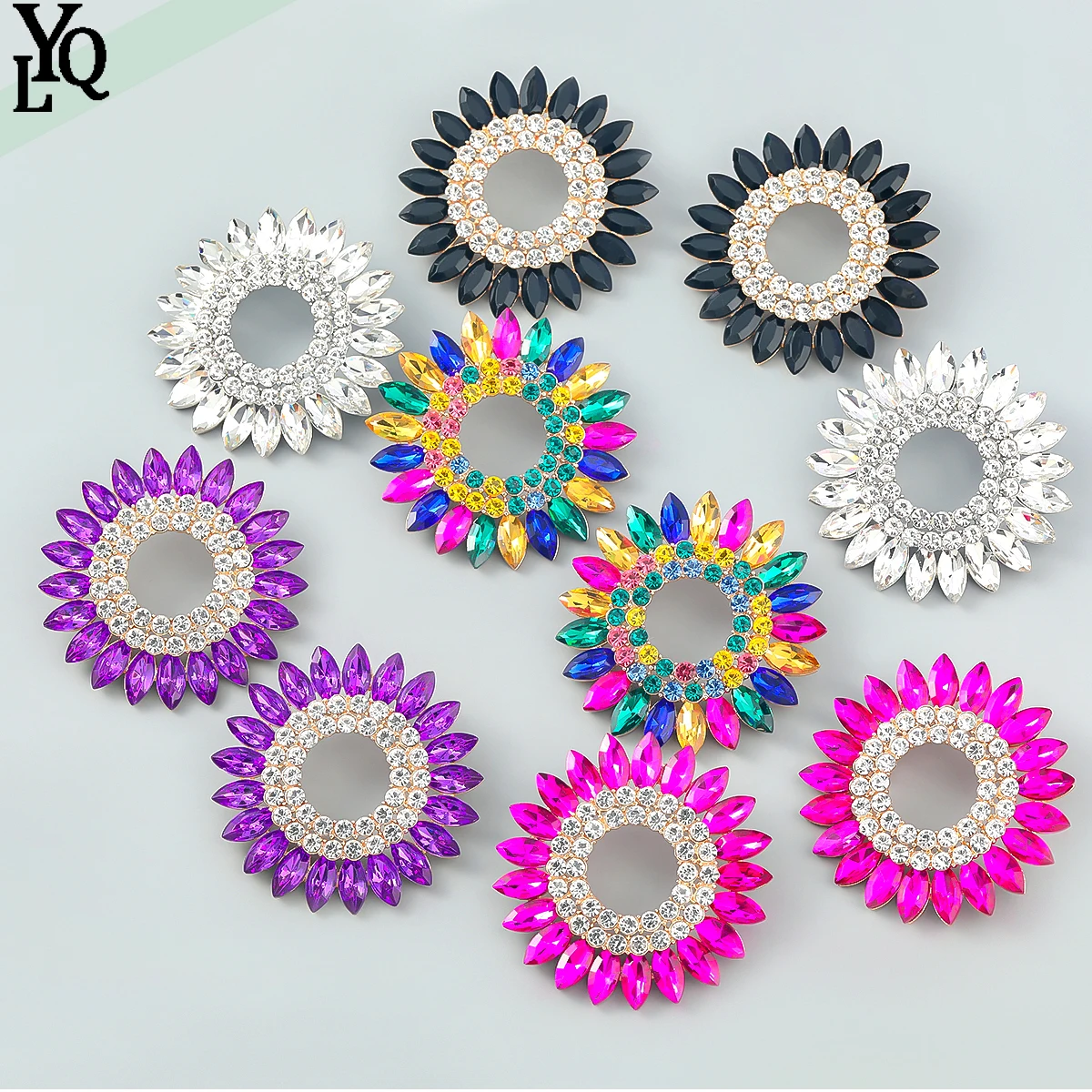 New Rhinestone Sunflower Flower Swing Earrings Dinner Female Wedding Accessories Fashion Personality Earrings Luxury Jewelry
New Rhinestone Sunflower Flower Swing Earrings Dinner Female Wedding Accessories Fashion Personality Earrings Luxury Jewelry