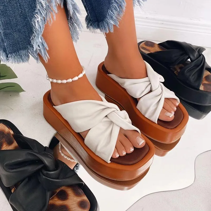New Women's Casual Slippers Fashion Solid Color Non-Slip Flat Shoes Open-toe Platform Wedge Sandals Slippers Women Women Shoes
New Women's Casual Slippers Fashion Solid Color Non-Slip Flat Shoes Open-toe Platform Wedge Sandals Slippers Women Women Shoes