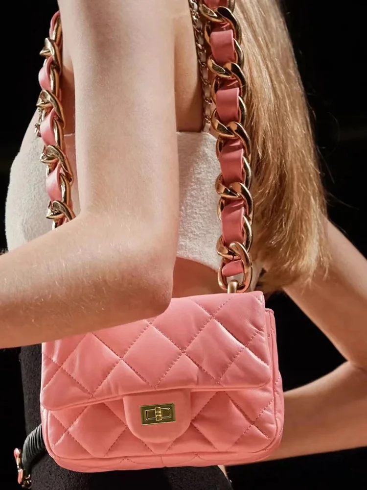 Fashion Women's Shoulder Bags Lingge Chains Crossbody Bag Designer Female Bag Luxury Pu Leather Messenger Bag Small Flap Purses
Fashion Women's Shoulder Bags Lingge Chains Crossbody Bag Designer Female Bag Luxury Pu Leather Messenger Bag Small Flap Purses