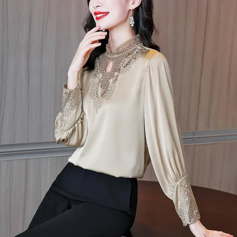 Lace collar splicing shirt women's blouse 2022 spring new elegant temperament heavy work embroidery satin slim shirt blouse
Lace collar splicing shirt women's blouse 2022 spring new elegant temperament heavy work embroidery satin slim shirt blouse