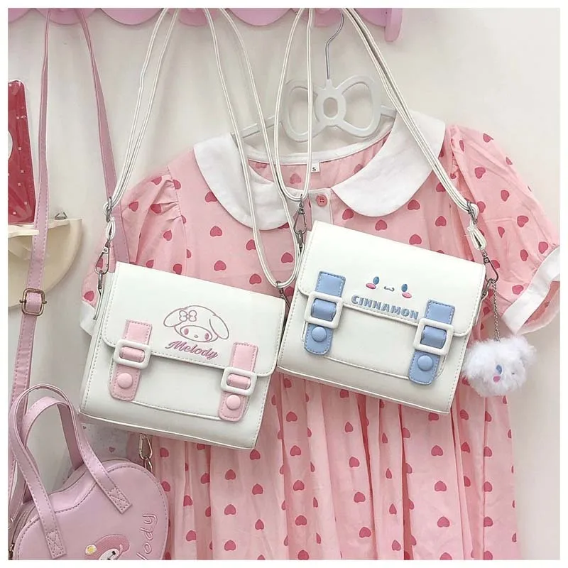 Sanrios Мультяшные Аниме фигурки Cinnamoroll My Melody Kuromi сумки через плечо Kawaii милая сумка-мессенджер из ПУ для хранения подарки для девочек
Sanrios Мультяшные Аниме фигурки Cinnamoroll My Melody Kuromi сумки через плечо Kawaii милая сумка-мессенджер из ПУ для хранения подарки для девочек