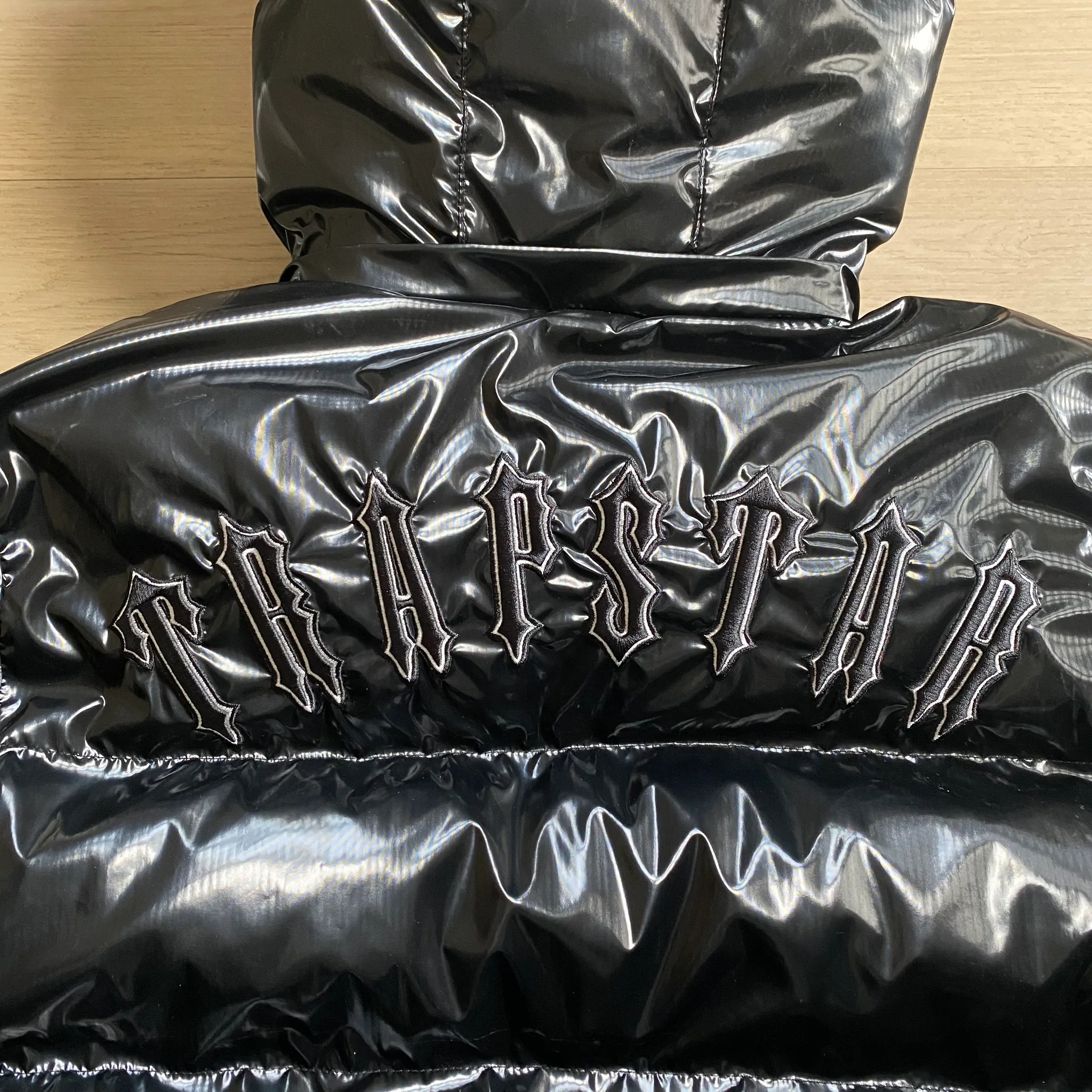 Trapstar London Down Jacket Parka Men Luxury Brand Shiny Black Embroidery Logo Jacket
Trapstar London Down Jacket Parka Men Luxury Brand Shiny Black Embroidery Logo Jacket