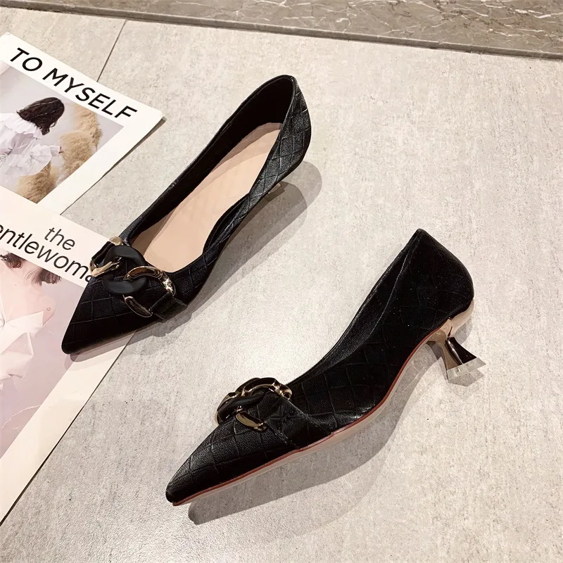 Luxury Crystal Metal Chain Pumps Woman Pointed Toe Shallow Slip on Talons Hauts Metalic Glass Med-high Heels Shoes Women 2021
Luxury Crystal Metal Chain Pumps Woman Pointed Toe Shallow Slip on Talons Hauts Metalic Glass Med-high Heels Shoes Women 2021