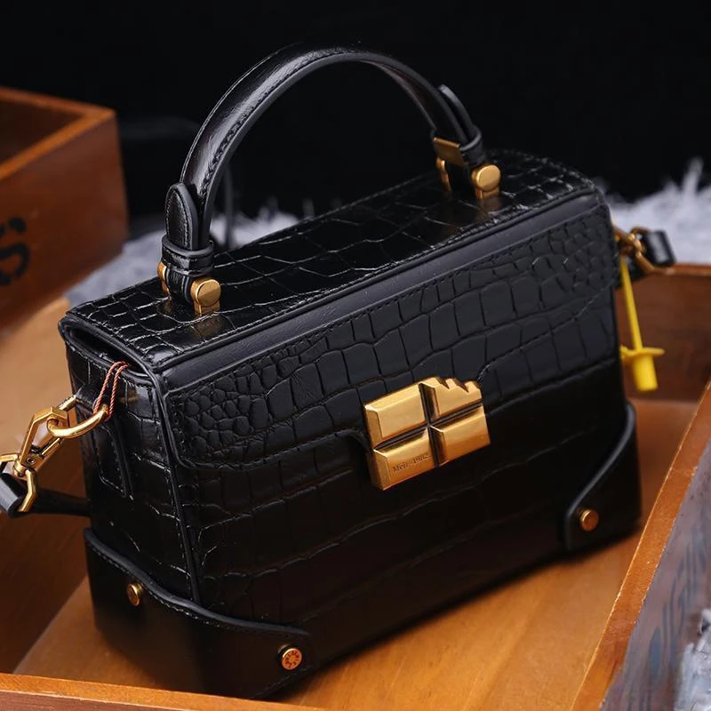 KUROYABU Exquisite Women Handbags Luxury Designer Commuter Fashion Trend Shoulder Bags Classical PU Leather Bags
KUROYABU Exquisite Women Handbags Luxury Designer Commuter Fashion Trend Shoulder Bags Classical PU Leather Bags