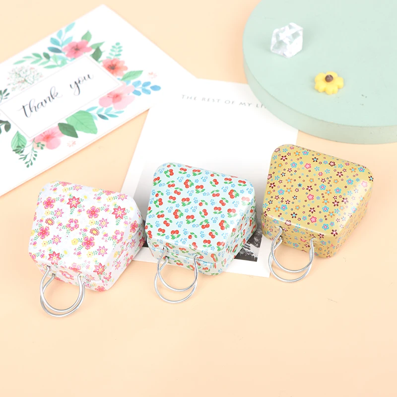 1Pcs Doll Mini Handbags Box Candy Storage Wedding Favor Boxes Gift Dollhouse Furniture Accessories Vintage Flower
1Pcs Doll Mini Handbags Box Candy Storage Wedding Favor Boxes Gift Dollhouse Furniture Accessories Vintage Flower