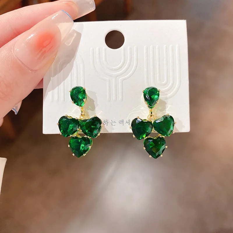 Silver Needle Emerald Zircon Love Earrings (korean Version), Fashionable Temperament, Vintage Earrings, Simple Minority Design
Silver Needle Emerald Zircon Love Earrings (korean Version), Fashionable Temperament, Vintage Earrings, Simple Minority Design