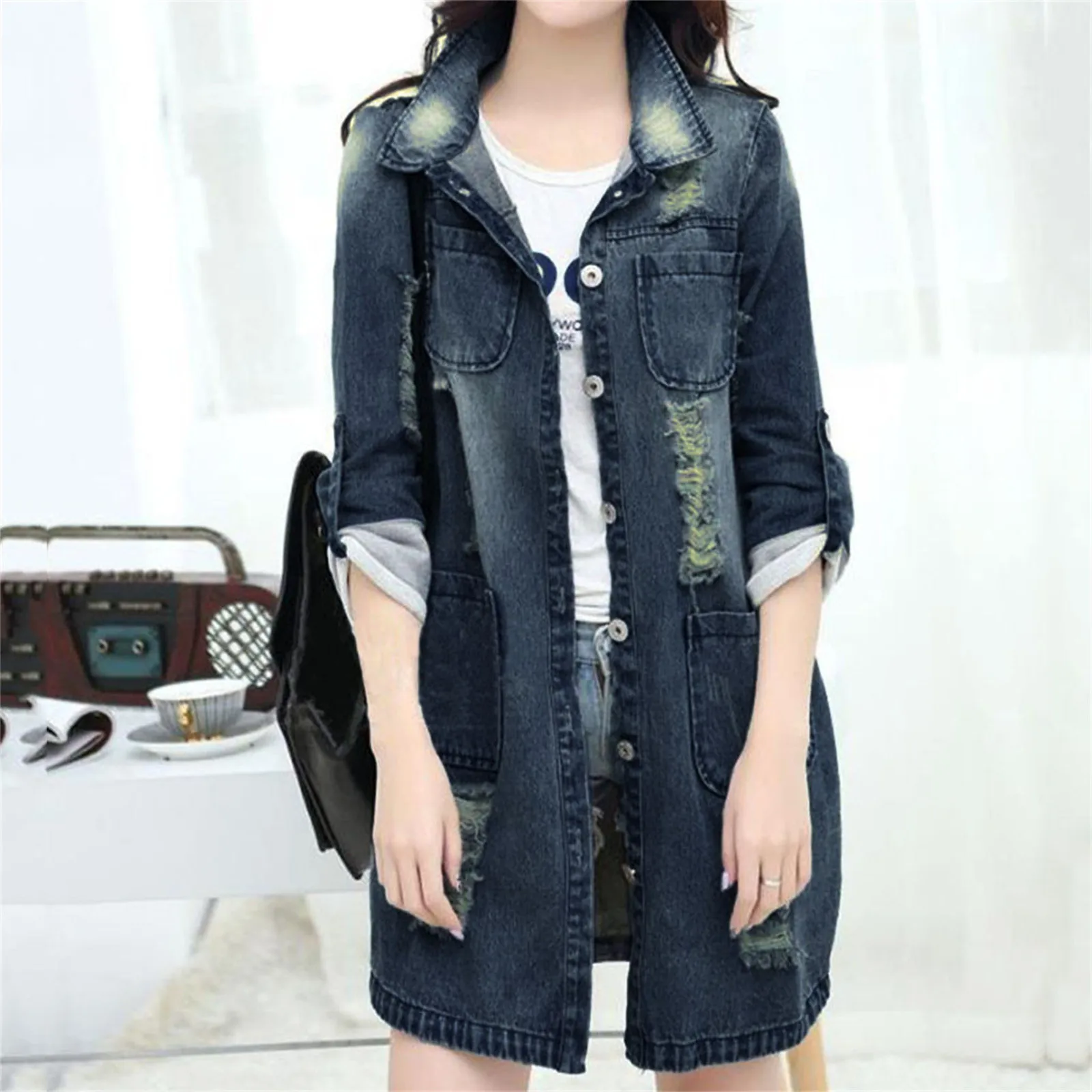 Женская ВИНТАЖНАЯ ДЖИНСОВАЯ КУРТКА на пуговицах с отворотом, длинным рукавом и карманами
Женская ВИНТАЖНАЯ ДЖИНСОВАЯ КУРТКА на пуговицах с отворотом, длинным рукавом и карманами