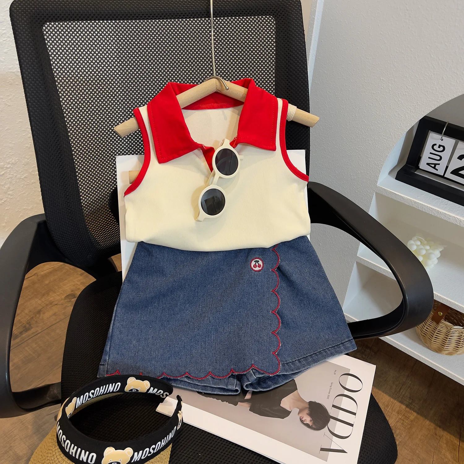 Two Pieces Baby Girl Clothes Sleeveless Red White Vests Shirts Blue Cherry Print Jeans Shorts Children's Sets
Two Pieces Baby Girl Clothes Sleeveless Red White Vests Shirts Blue Cherry Print Jeans Shorts Children's Sets