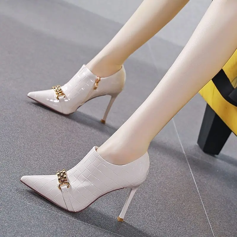 New women's boots【48Hours Delivery】European and American Metal Chain Stiletto Heel Ankle Boots Women's Pointed Ankle Boots Side
New women's boots【48Hours Delivery】European and American Metal Chain Stiletto Heel Ankle Boots Women's Pointed Ankle Boots Side
