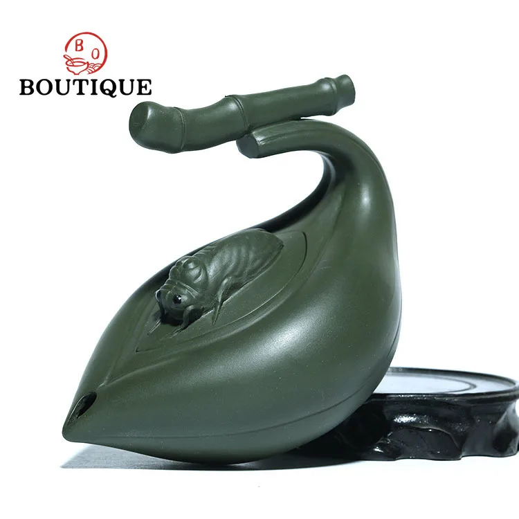 260ml Chinese Yixing Purple Clay Teapots Boutique Cicada Tea Pot Handmade Raw Ore Green Mud Kettle Customized Zisha Tea Set Gift 
260ml Chinese Yixing Purple Clay Teapots Boutique Cicada Tea Pot Handmade Raw Ore Green Mud Kettle Customized Zisha Tea Set Gift