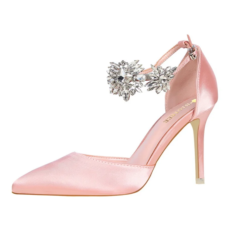 F63 European and American Style High Heels Women's Tiletto Heel Satin Hollow Shallow Mouth Pointed Toe Rhinestone Strap Sandals
F63 European and American Style High Heels Women's Tiletto Heel Satin Hollow Shallow Mouth Pointed Toe Rhinestone Strap Sandals