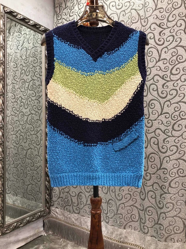 2023 new women fashion sleeveless sexy casual stitching contrasting color knitted vest trendy casual vest top 0716
2023 new women fashion sleeveless sexy casual stitching contrasting color knitted vest trendy casual vest top 0716