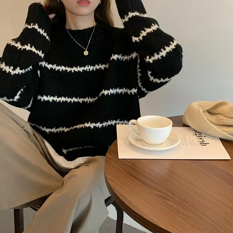 Temperament striped sweater for women in autumn and winter, lazy and loose fitting Japanese vintage Hong Kong style knit top
Temperament striped sweater for women in autumn and winter, lazy and loose fitting Japanese vintage Hong Kong style knit top