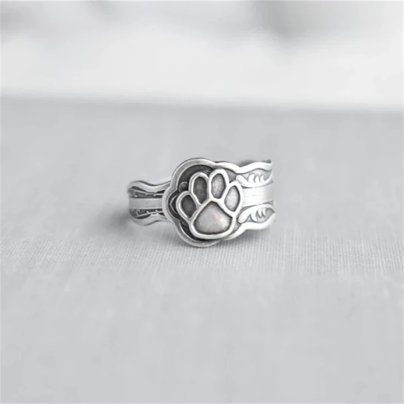 Creative Simple Retro Silver Color Cute Cat Footprints Men And Women Niche Ring Party Daily Travel Couples Give Each Other Gifts
Creative Simple Retro Silver Color Cute Cat Footprints Men And Women Niche Ring Party Daily Travel Couples Give Each Other Gifts